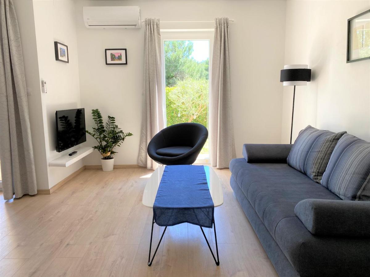 Apartment Punta Premantura E With Garden Dış mekan fotoğraf