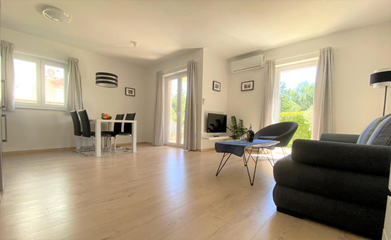 Apartment Punta Premantura E With Garden Dış mekan fotoğraf