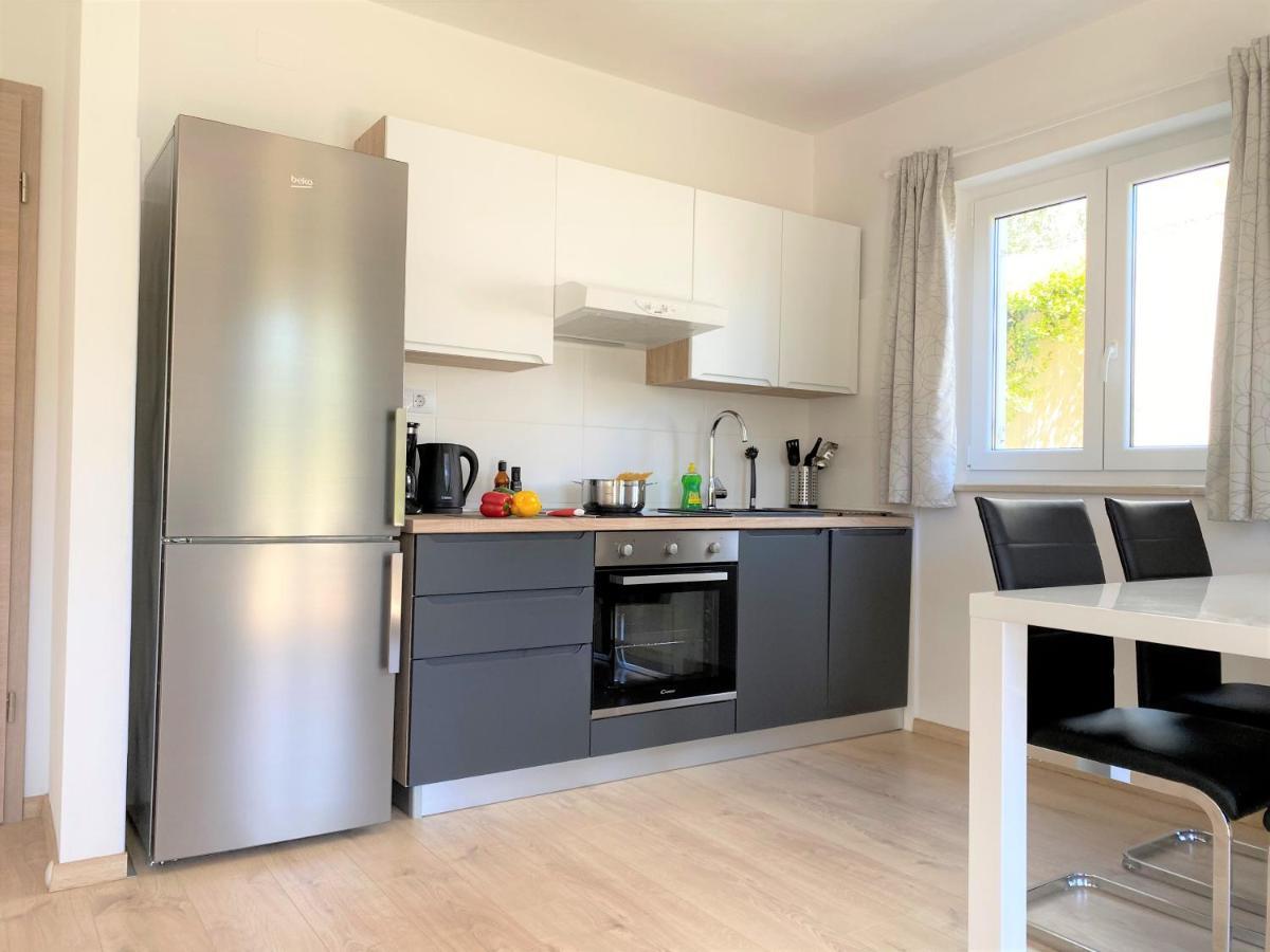 Apartment Punta Premantura E With Garden Dış mekan fotoğraf